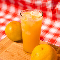 orange juice and oranges