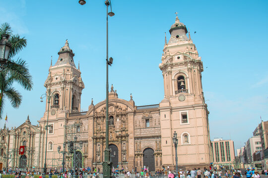 Hermosa fotograf&iacute;a de la catedral del centro hist&oacute;rico de Lima, Per&uacute;