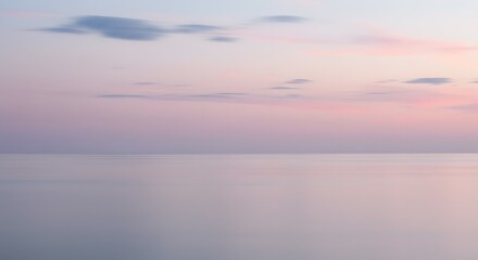Naklejka premium Serene Pastel Sunset over Calm Ocean A Dreamy Seascape