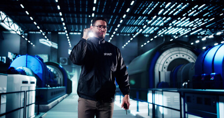 Plakat Security Guard Man With Flashlight At Power Plant