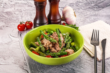 Canned tuna with asparagus salad