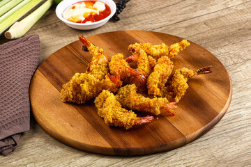 Golden deep prawn tempura wuth sauce