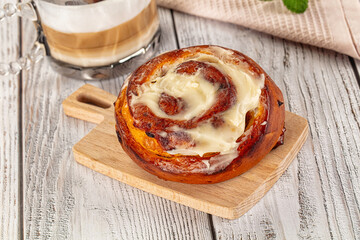 Glazed cinnabon swirl with icing
