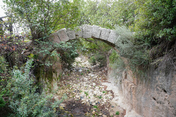 Vespasianus Titus Tunnel in Samandag, Hatay, Turkiye
