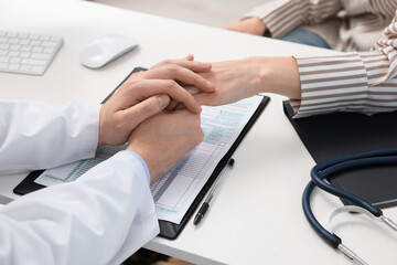Dependent woman having appointment with addiction specialist in clinic, closeup