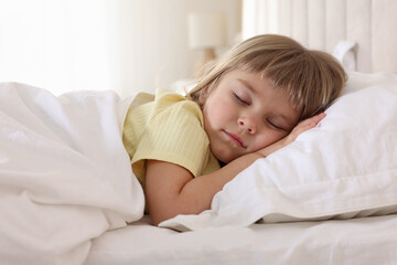 Fototapeta premium Bedtime. Cute little girl sleeping in bed