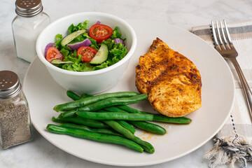 seasoned chicken breast  with green beans and salad