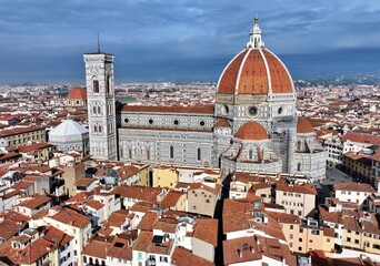 Fototapeta premium Aerial view of the historic center of the city of Florence with the Cathedral of Santa Maria del Fiore, the Duomo of Florence, in the center. Firenze, Tuscany, Italy
