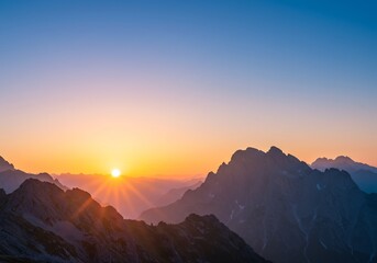 黄金時間 山並み 穏やか光彩 雄大風景