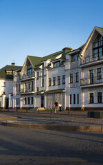 Obraz premium Evening sunlight falls on the facade of the building. The facade of the old building