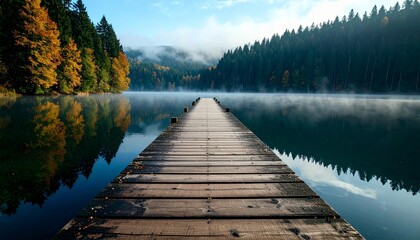 Obraz premium Muelle de madera solitario que se extiende hacia el lago brumoso durante el otoño, fotografía hiperrealista,