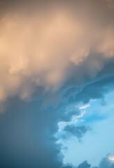Naklejka premium plane flying through a cloudy blue sky