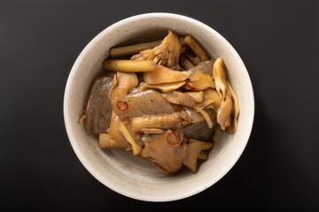 コンニャクと舞茸とゴボウの甘辛煮