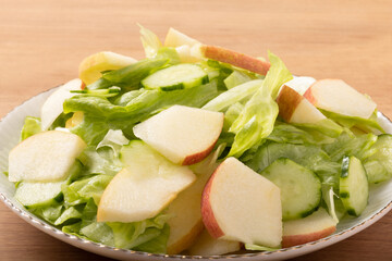 りんごとレタスのサラダ