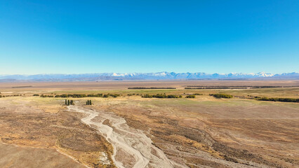 Fototapeta premium Remote rural arid desert like valley McKenzies Pass near Dog Kennel corner Tekapo