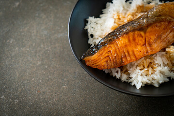 Grilled Salmon with Soy Sauce Rice Bowl
