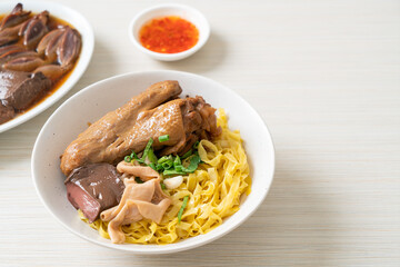 Egg noodles served dry with braised duck