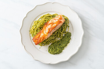Spaghetti pesto with grilled salmon