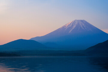 Fototapeta premium 本栖湖と富士山