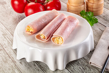 Roll with han and cheese snack