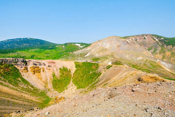 吾妻小富士から見る吾妻山と一切経山