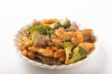 鶏肉とコンニャクとブロッコリーの炒め物