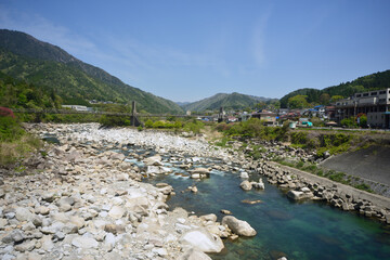 木曽川に架かる吊り橋