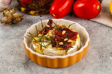Baked camembert cheese with honey