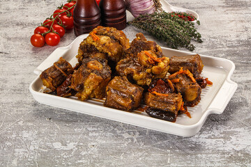 Baked oztail with tomato and carrot