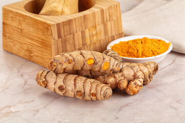 Fresh aroma tumeric roots heap