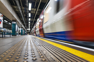 Dynamic Motion Blur of a Fast Train Passing Through a Subway Station