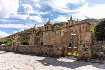 Obraz premium SIBAYO TOWN, SCULPTURES OF ANDEAN CAMELIDS REPRESENTATIVE OF THE PLACE, A SITE NEAR THE COLCA CANYON, TOURIST PLACE IN THE AREQUIPA AREA