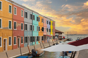 Obraz premium Colorful houses and boats in Burano Italy at sunset