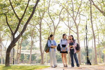 Obraz premium After school, a group of students walks together, laughing and talking happily as they share stories from their day.
