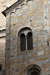 Fototapeta premium Charming view of the narrow cobblestone streets in Bergamo Alta, Italy. A historic old town with medieval architecture, scenic alleys, and a timeless atmosphere full of Italian character.