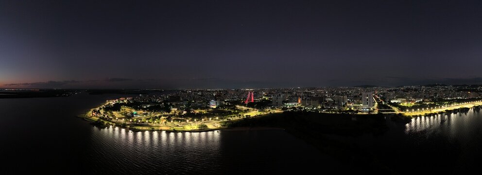 Orla do Gua&iacute;ba em Porto Alegre