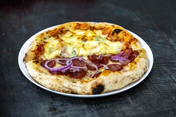 The most authentic Brazilian pizza, half pepperoni, onion and half four cheeses