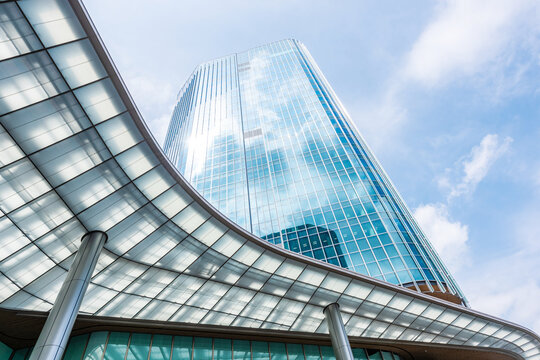 高輪ゲートウェイ駅前の高層ビル High-rise building in front of Takanawa Gateway Station