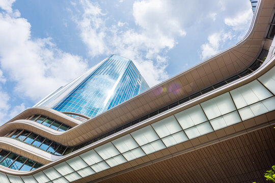 高輪ゲートウェイ駅前の高層ビル High-rise building in front of Takanawa Gateway Station
