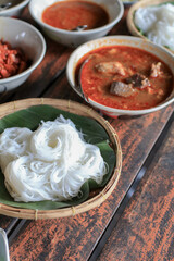Rice vermicelli  with spicy pork sauce 