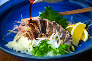 土佐の藁焼き鰹のタタキ