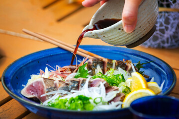 土佐の藁焼き鰹のタタキ