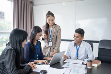 Obraz premium Business asian People Meeting Design Ideas collaboration Professional team brainstorming &nbsp;for project working together colleagues investor Group asian employees talking in boardroom