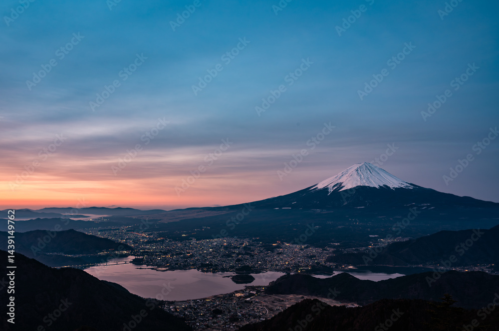 Aufkleber 山梨県新道峠からの富士山と河口湖と夜景