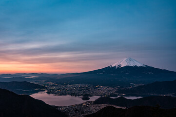 山梨県新道峠からの富士山と河口湖と夜景