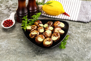 Fresnch escargort with basil butter