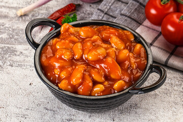 Baked kidney with tomato sauce