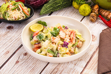 Salad with prawn and vegetables