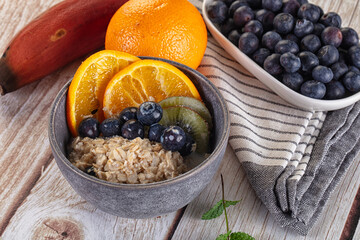 Oats porridge with blueberry, kiwi and orange