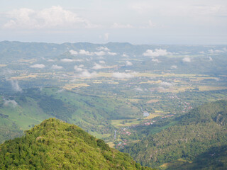 Obraz premium mountain peaks and hills with cliffs and green grass. the concept of a natural tourist spot for relaxation and tranquility